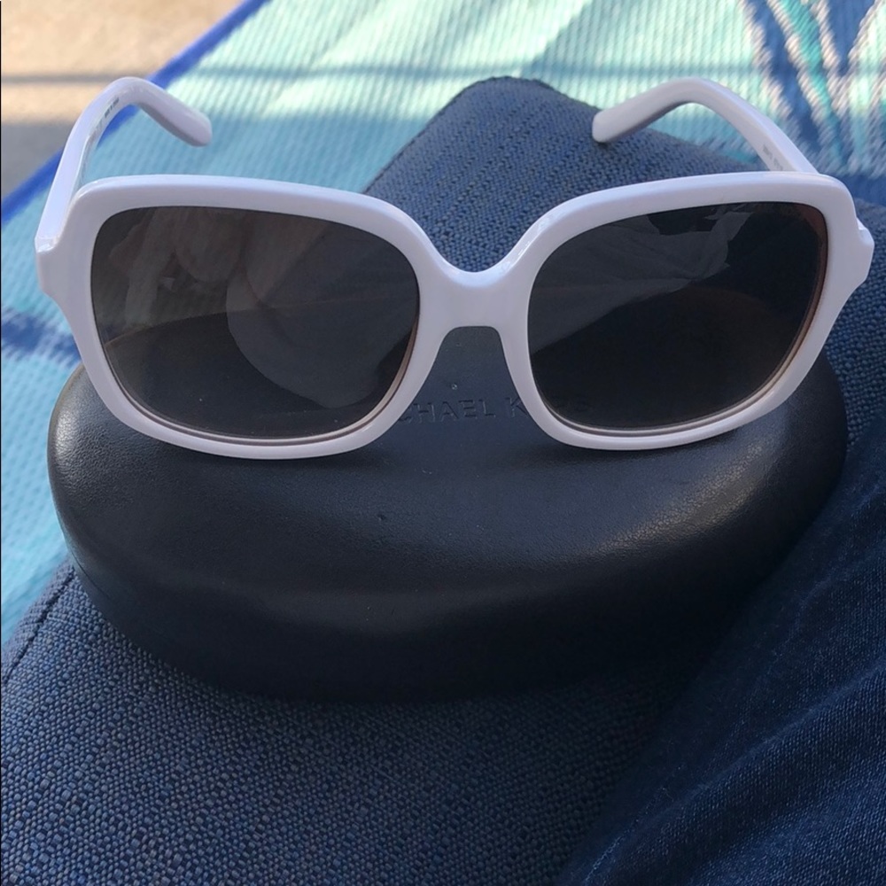 NWOT Micheal Kors white sunglasses w/case